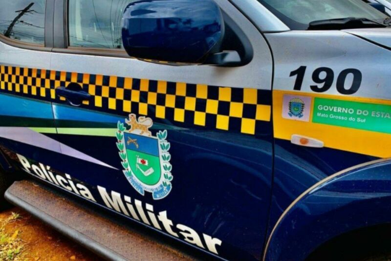 Ilustração da notícia Embriagado, homem chega de moto em delegacia e acaba preso em Costa Rica